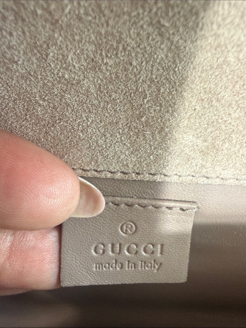 Authentic Gucci Women Tan Patented Guccissima Enamel Leather Clutch - Picture 9 of 9